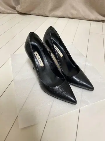 다이애나 블랙 펌프스 22