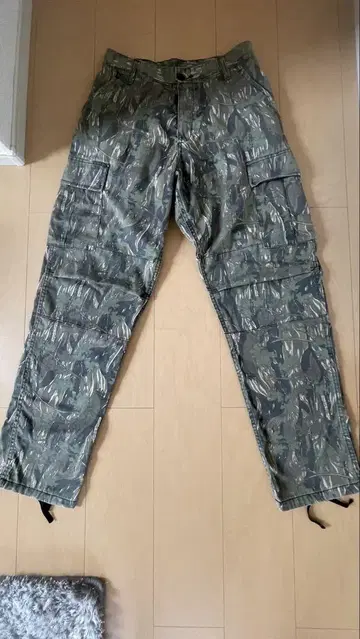 로스코 카모플라쥬 카고 팬츠 복수 포켓 부착