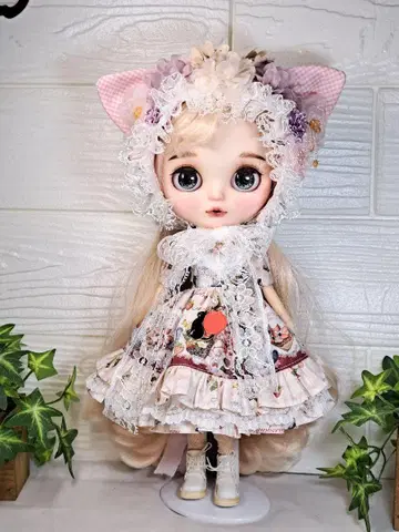 고양이 귀가 달린 후드 부착 브라이스 인형