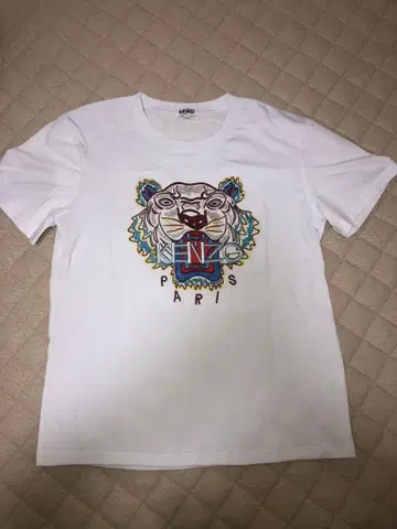 화이트 라이온 프린트 T셔츠