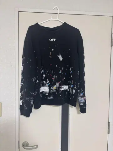 OFF 화이트 페인트풍 맨투맨