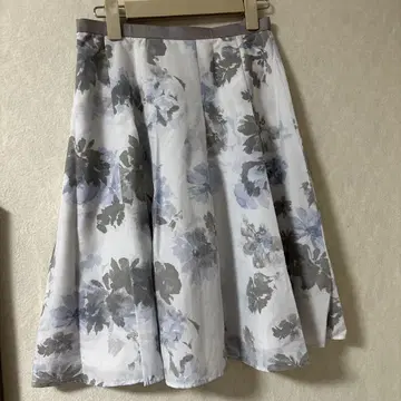 꽃무늬 플레어 스커트 화이트 블루