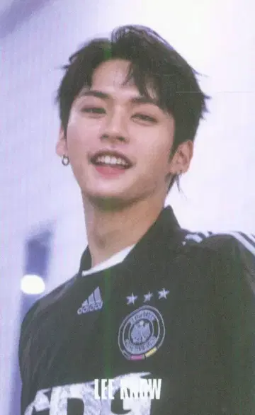 StrayKids Lee Know I am WHO? BEHIND
