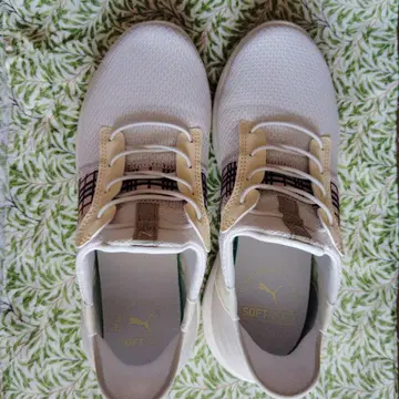 PUMA 메쉬 화이트 스니커즈