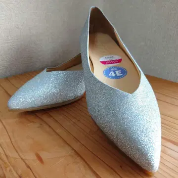 새상품 미사용 펌프스 실버 24.0cm 4E 로우힐 외반모지