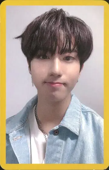 StrayKids HAN YELLOW WOOD 노란색 테두리