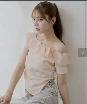 chico 벌룬 프릴 도킹 개더 니트