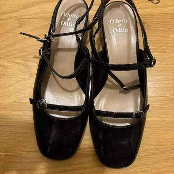Odette e Odile 블랙 스트랩 신발