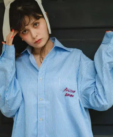 앨리슨 브라운 스트라이프 셔츠