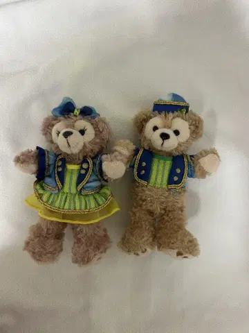 더피 & 셰리 메이 봉제 인형 배지 세트