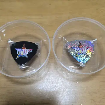 B'z presents UNITE #02 가챠 피크 배지 2종 세트