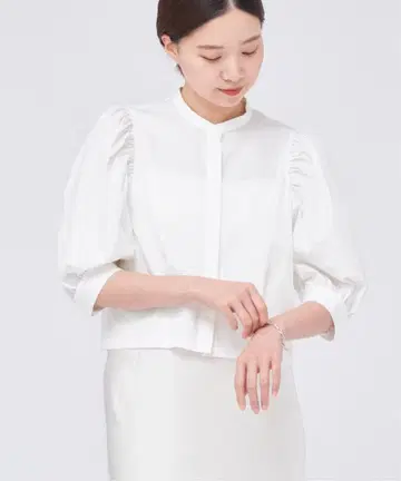 IENA 코튼 디자인 숏 블라우스