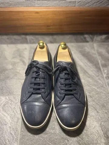 JOHNLOBB LEVAH 네이비 가죽 스니커즈