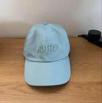 새상품 AUTRY 스카이블루 야구 모자