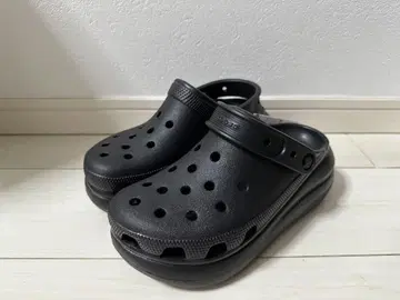 Crocs 블랙 통굽 샌들