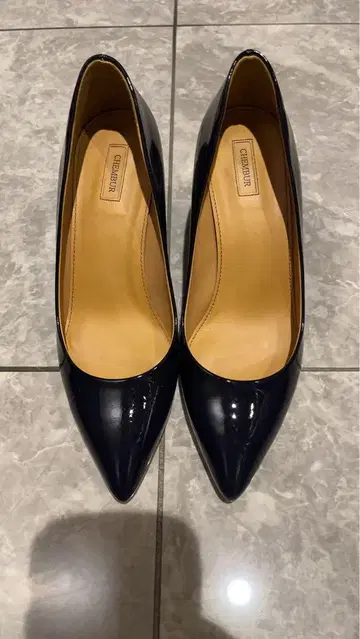 CHEMBUR 첸버 펌프스 [소가죽]