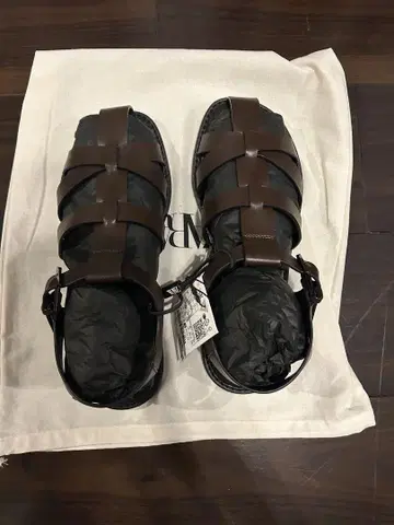 ZARA 구르카 샌들