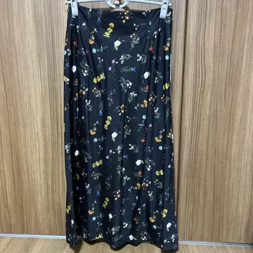 유나이티드 애로우즈 꽃무늬 블랙 롱 스커트