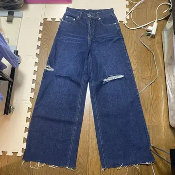 데미지 가공 와이드 레그 데님 팬츠