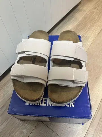 버켄스탁 BIRKENSTOCK UJI 샌들 화이트 새상품급