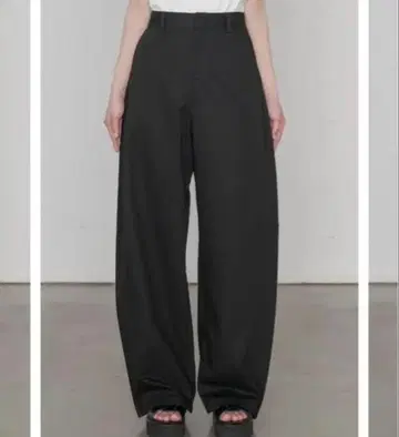 새상품 HYKE 하이크 T/C BARREL LEG TROUSERS