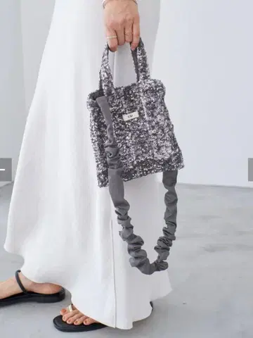IENA 택 포함 새상품 Uhr 스팽글 숄더백 그레이