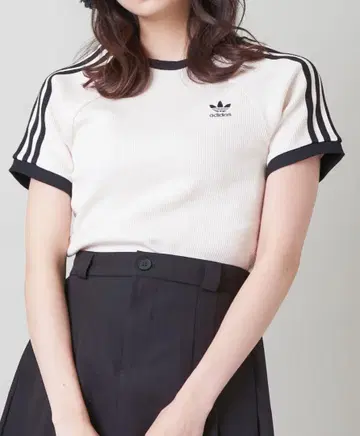 아디컬러 클래식 와플 쓰리 스트라이프 슬림 반팔 티셔츠