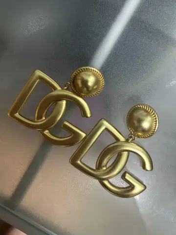 D&G 골드 로고 귀걸이