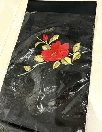 블랙 베이스에 빨간색 꽃무늬 후쿠로 오비