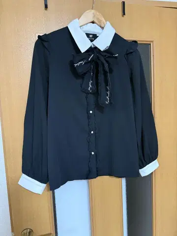 rojita 리본 포함 블랙 긴팔 블라우스