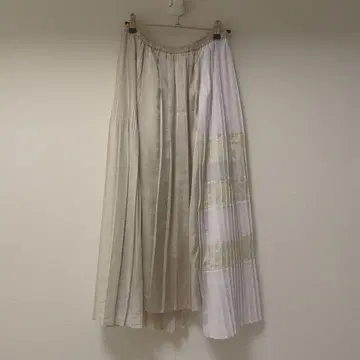 [새상품급] 엘렌딕 샴페인 베이지와 화이트 플리츠 스커트 02