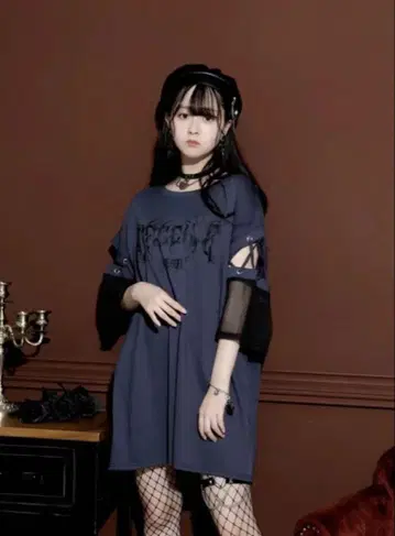 노에미 메쉬 절개 오픈 숄더 쭈리 티셔츠 파랑