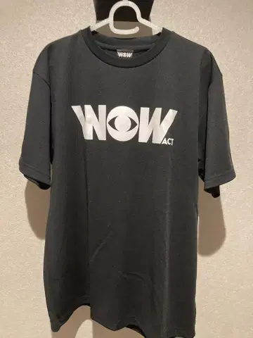 WOW 로고 프린트 티셔츠 LL 블랙
