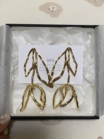 im's 아이무즈 튤립 귀걸이 골드