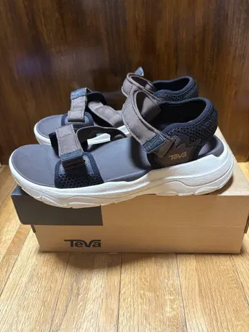 IENA Teva/테바 별주 ZYMIC 샌들 브라운 24cm