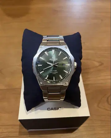카시오 EDIFICE 그린 다이얼 손목시계