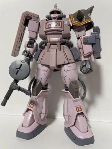 HG 1/144 자쿠 사막 타입 핑크 팬서 대 기체