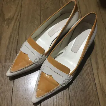 화이트 오렌지 스틸레토 로퍼