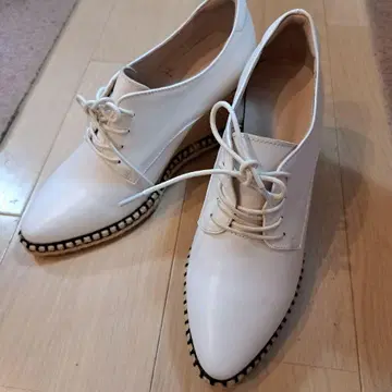 화이트 가죽 웨지 힐 신발