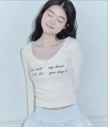 에프씨엠엠 레터링 버튼 롱 슬리브 T