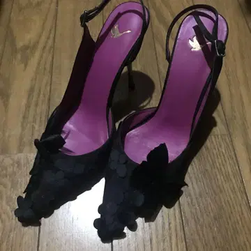플라워 장식 블랙 하이힐