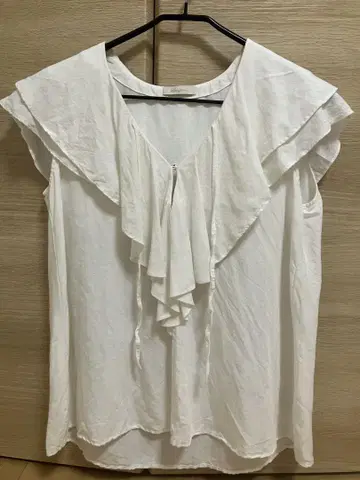 프릴 칼라 슬리브리스 블라우스