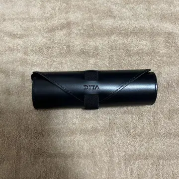 DITA 블랙 가죽 안경 케이스