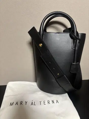MARY AL TERNA BOW 블랙 숄더백