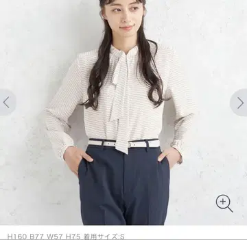 AOKI 펄 버튼이 달린 보타이 블라우스