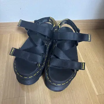 Dr. Martens 닥터마틴 멀티 스트랩 샌들
