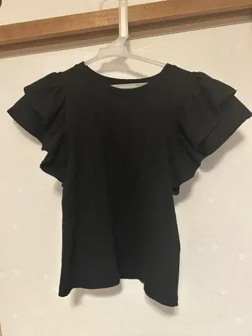 ZARA 어깨 프릴 상의 S 사이즈