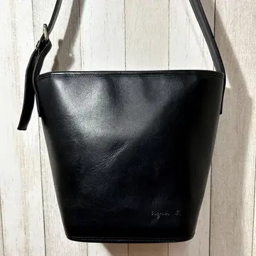 아녜스베 숄더백 버킷형 가죽 블랙 로고 엠보 새상품급