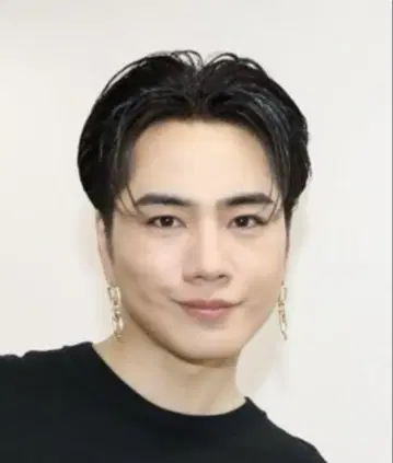 3대째 토사카 히로오미 착용 귀걸이