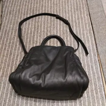POMTATA 숄더 핸드백 2way 블랙 가죽 새상품급